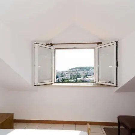 Misita - One Bedroom With Balcony And Sea View شقة *