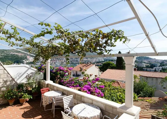 Misita - One Bedroom With Balcony And Sea View